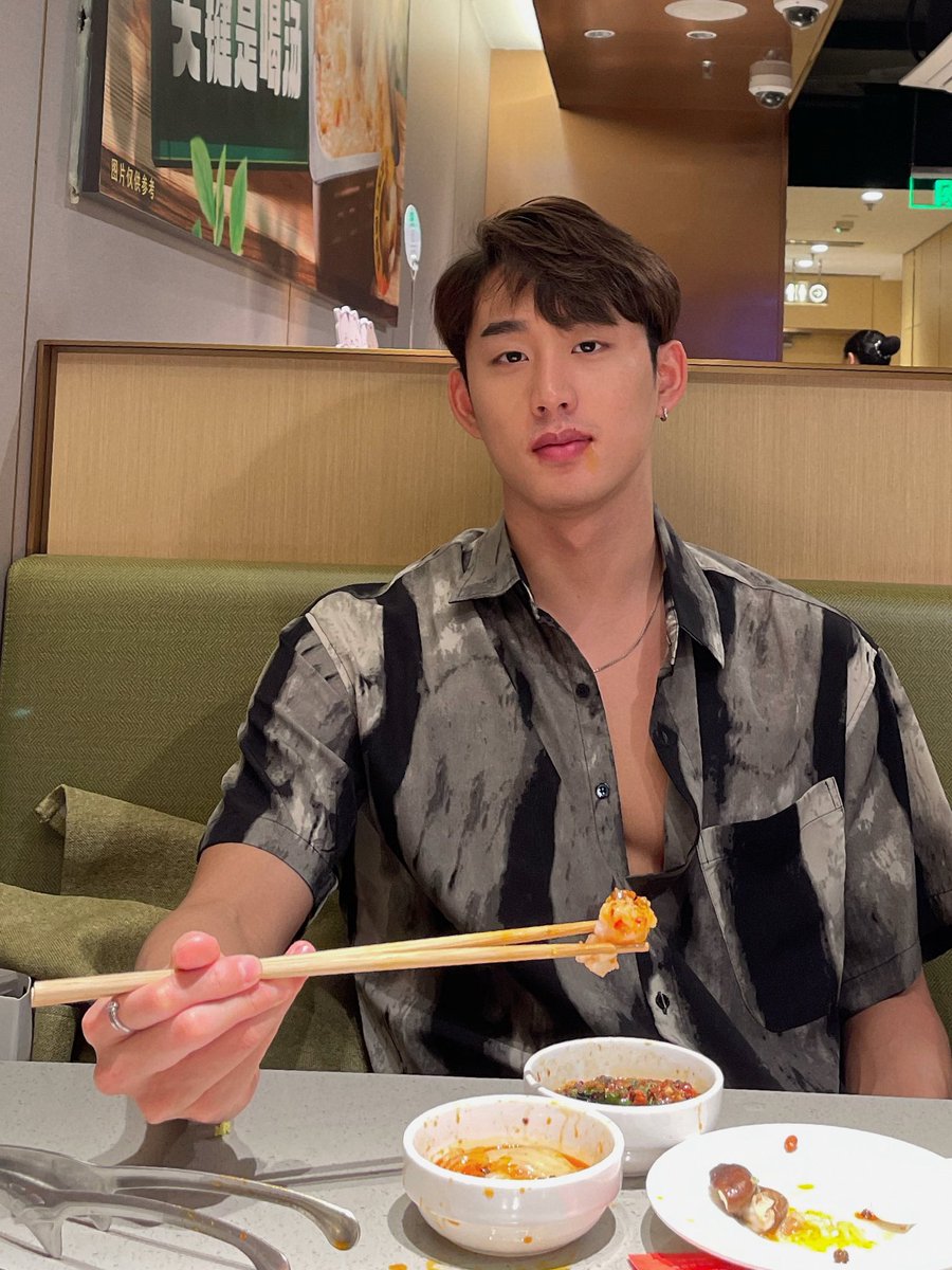 EstRvp's tweet photo. มูมมามม🐽😋 https://t.co/nfZVaSg9ZK