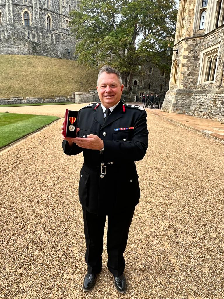 Darren Dovey KFSM (@excfonhants) on Twitter photo A wonderful and humbling experience receiving my Kings Fire Service Medal this morning at Windsor Castle. Lovely to have my Wife, Daughter and parents with me. Thank you to all those I worked with over what was an unforgettable career. <a href="/northantsfire/">Northamptonshire Fire & Rescue</a> <a href="/UrPeopleMatter/">Your People Matter</a> A wonderful and humbling experience receiving my Kings Fire Service Medal this morning at Windsor Castle. Lovely to have my Wife, Daughter and parents with me. Thank you to all those I worked with over what was an unforgettable career. <a href="/northantsfire/">Northamptonshire Fire & Rescue</a> <a href="/UrPeopleMatter/">Your People Matter</a>