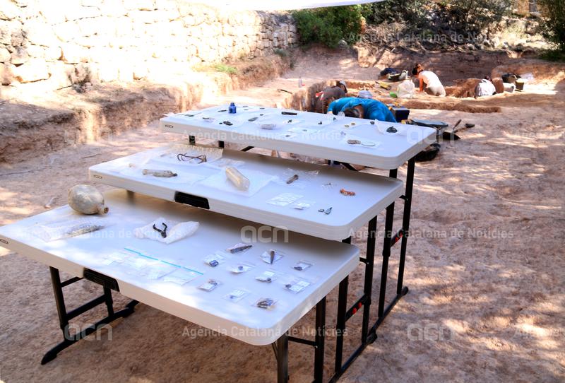 ACNebre's tweet photo. Els #objectes de la memòria: els materials de les #fosses detallen històries personals i el relat de la guerra civil.
Memòria Democràtica crearà un #cens i un mapa dels materials recuperats en les excavacions per a historiadors.
https://t.co/wWD6s6iB3L https://t.co/hELIuhrfr6