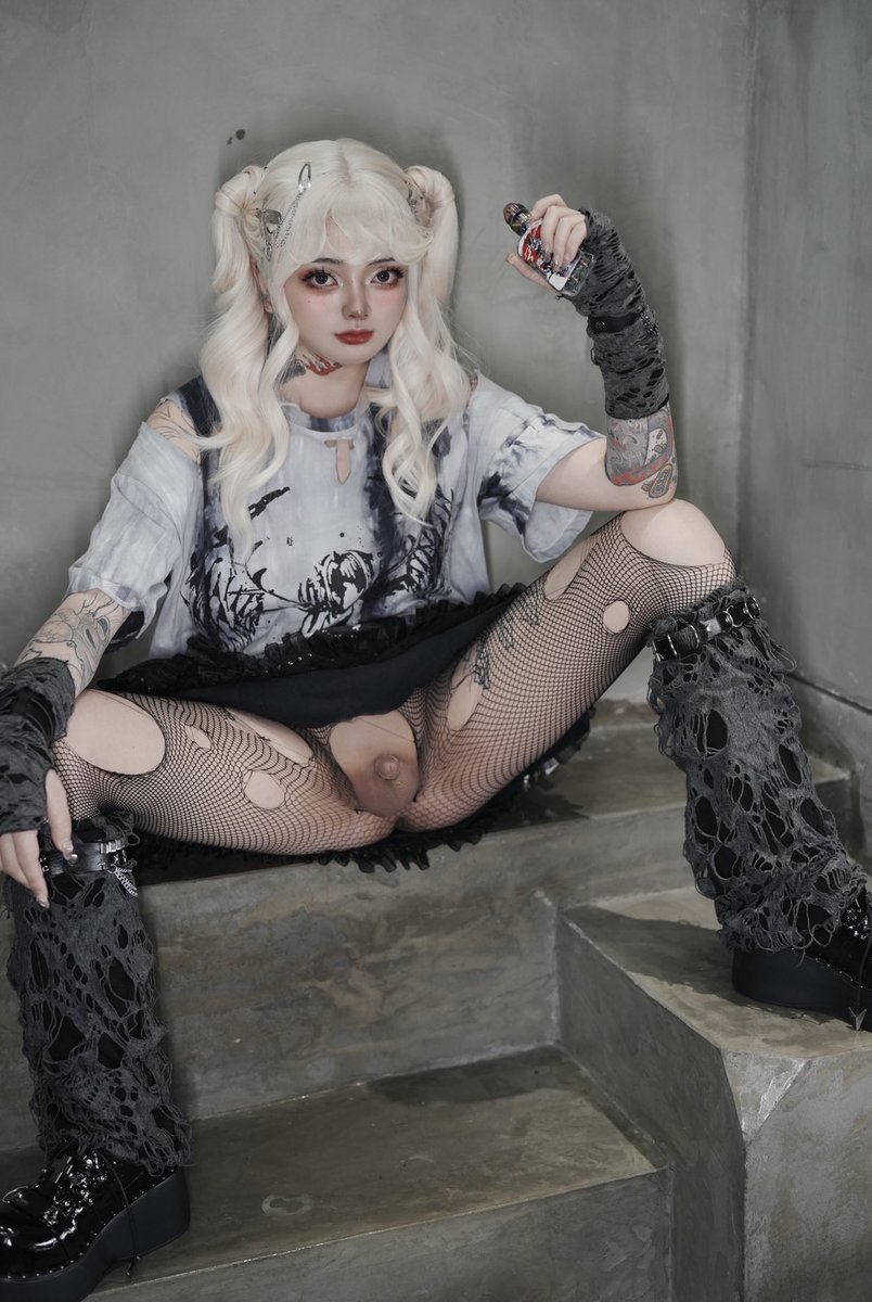 “连抽一口的时间都没有吗~今天生意不错嘛♡
喂~你想要什么服务啊，刚好刚刚丝袜都被撕破了~要不就直接插进来吧~♡♡♡” https://t.co/deJKTghlnG