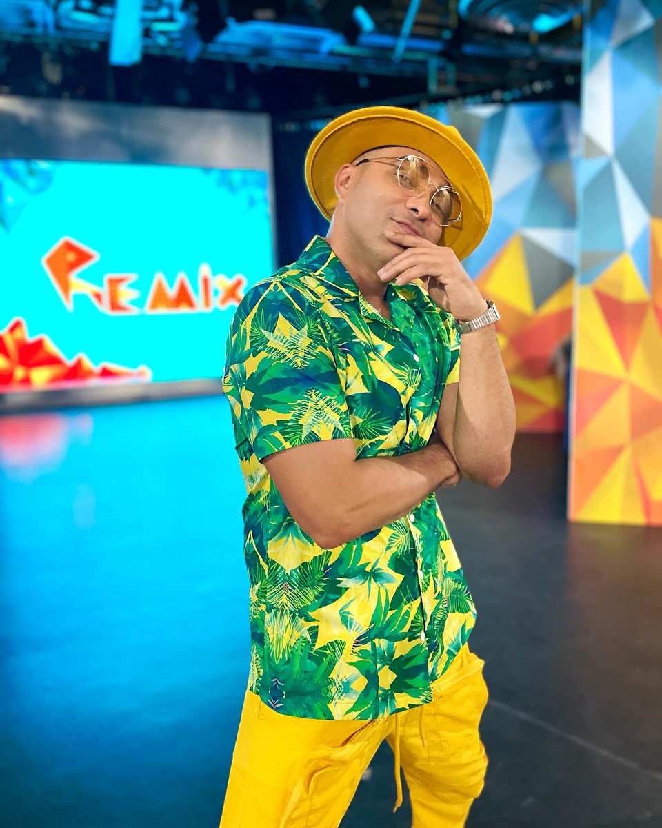 JaySeratti's tweet photo. Dicen que la risa cura todo !!! Así que curémonos hoy a las 10pm por @wapatv  en @ElRemixTV 

#humor #comedia #moda #jayseratti https://t.co/kUWQjTrDWu