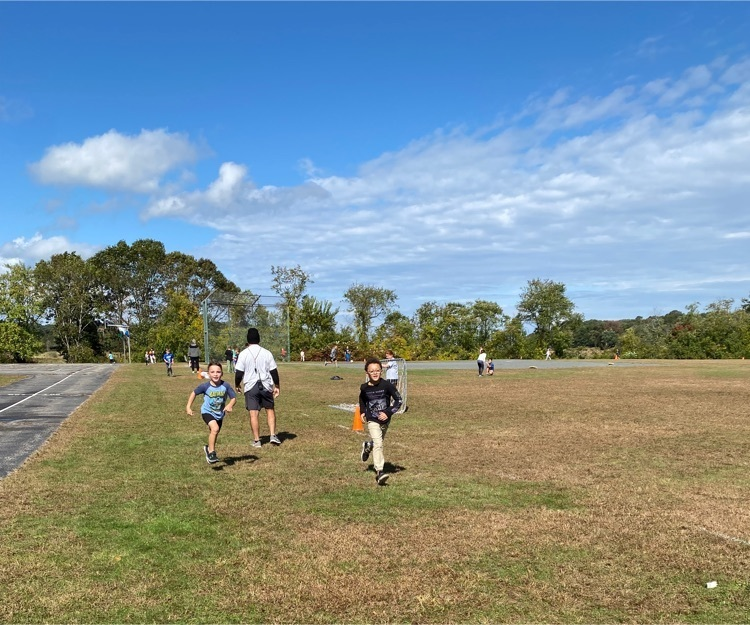 DWSKids's tweet photo. The DWS Pumpkin Pre-Run is under way!  Our kids are running laps and volunteers are counting!  Which grade level will run the most laps? https://t.co/ljOqTQegsB