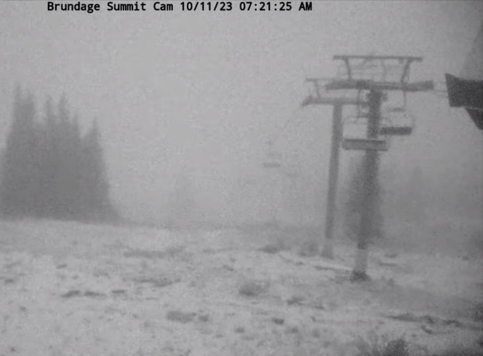 BrundageMtn's tweet photo. First summit level snowfall! https://t.co/kkSwNsde8K https://t.co/iZHYvrumgm