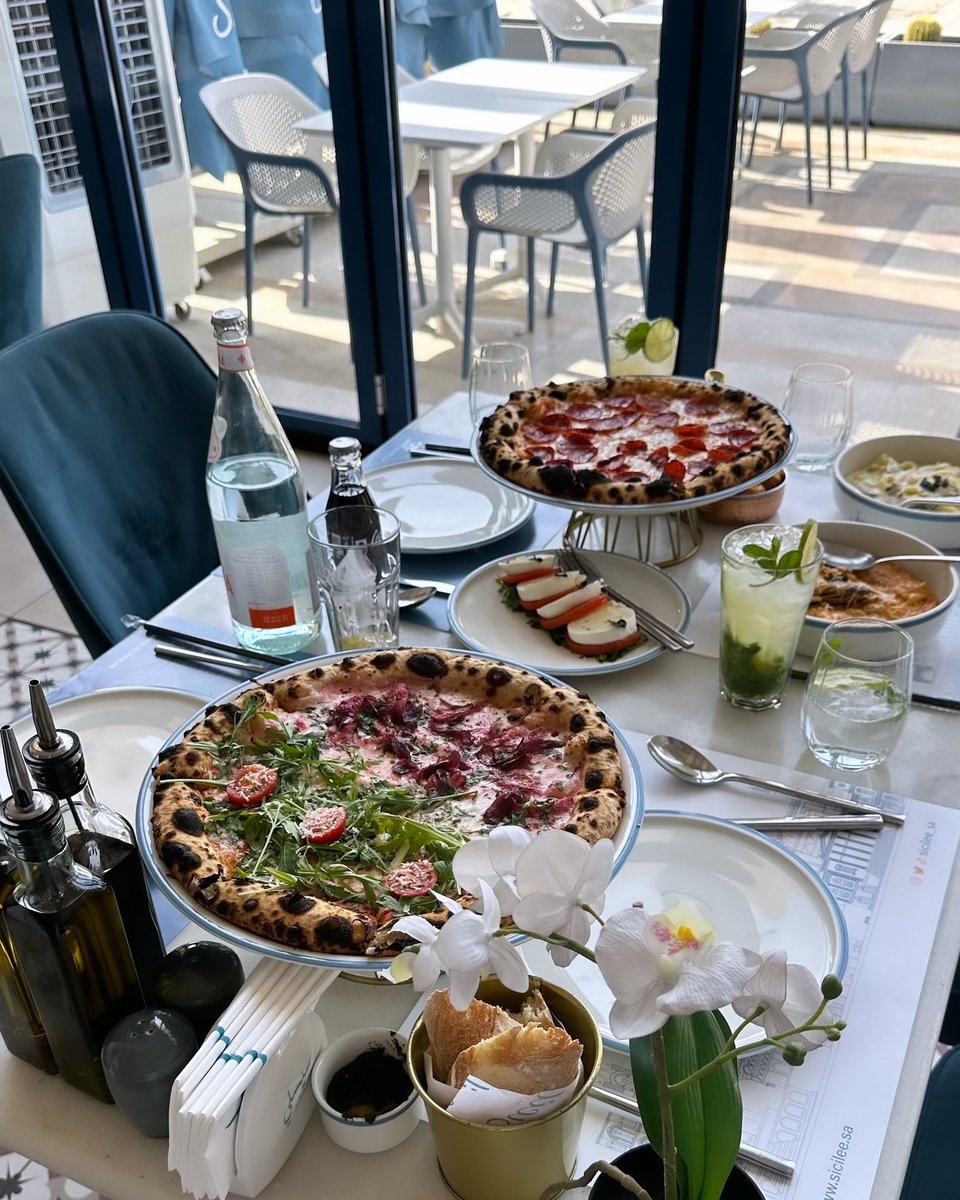 sicilee_sa's tweet photo. Enjoy your meal with a beautiful view at sicilee restaurant 🇮🇹
#sicilee #italian_restaurant #pizza #شارع_التحلية #مطاعم #مطاعم_الرياض #italian_food #سيسلي https://t.co/T1J7CmBjyU