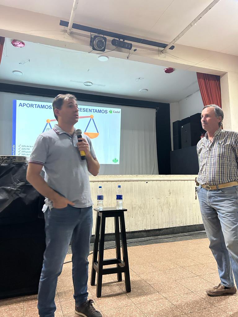 Barbechando's tweet photo. 📍Armstrong, Santa Fe 

Charla con Cadal Servicios Sociales | Llevando las ideas y el trabajo de Barbechando al interior 🇦🇷

#SomosFederales #SomosLaVozDelCampoEnElCongreso https://t.co/Ht62x7MwCy