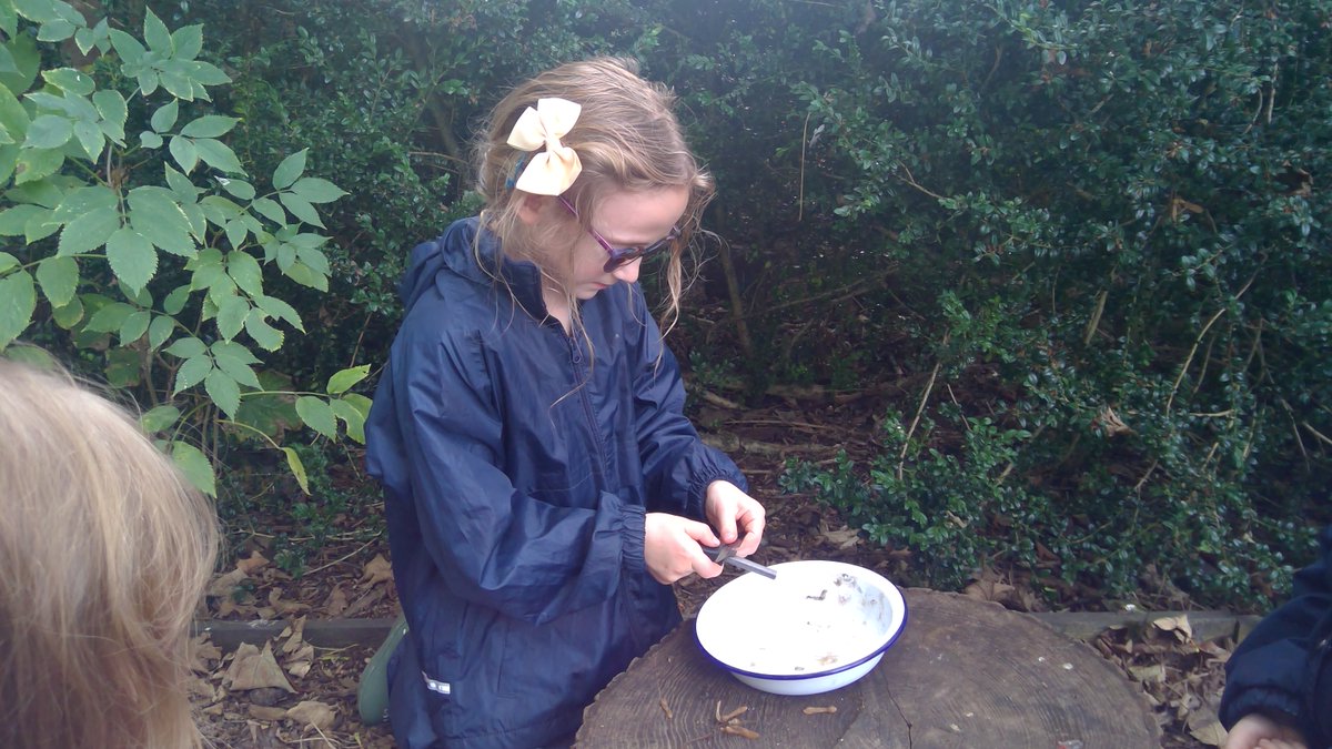 LaxtonJunior's tweet photo. Year 2 had a wonderful outdoor learning afternoon. They practised their fire lighting, made maps of London using natural items from the garden and hunted for Samuel Pepys buried wine and cheese. #WeAreLJS #GreatFireOfLondon #Loveoflearning https://t.co/xxTIjiqDYh