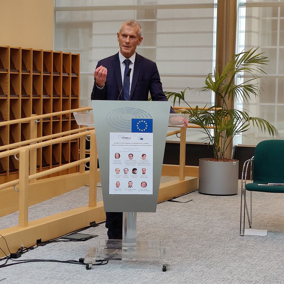 HelmutScholzMEP's tweet photo. Das neue Manifest für ein föderales Europa: 

1941/42 dachten Spinelli, Rossi &amp; Colorni Europa als Gemeinschaft jenseits nationaler Grenzen, Konkurrenz und Hass. 

Es ist Zeit, ihre Vision ernst zu nehmen! 

@ErnstCornelia @europa_blog @JEF_de https://t.co/gMTmY2xozS