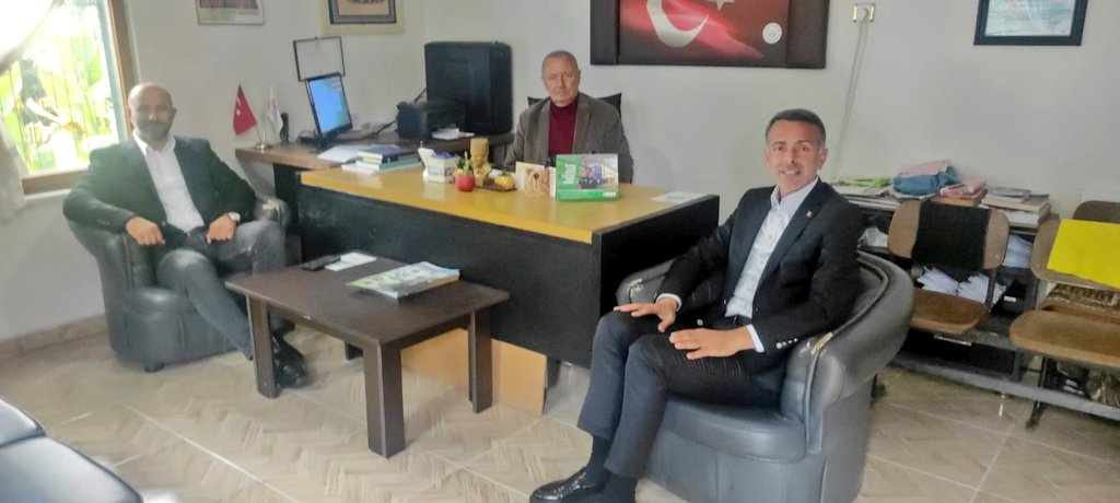 omerbkts's tweet photo. Erenler Yenimahalle Muhtarı 
Ahmet Yıldırım ve Dilmen Mahalle Muhtarı Münür Eyüboğlu'na değerli dostlarım Erenler Meclis Üyemiz Habib Bulut ve AFD Başkan Vekili 
İbrâhim Koşutan ile ziyaret gerçekleştirdik.  Misafirperverlikleri için degerli muhtar abilerime çok teşekkür ederim. https://t.co/2g5QIwOp03
