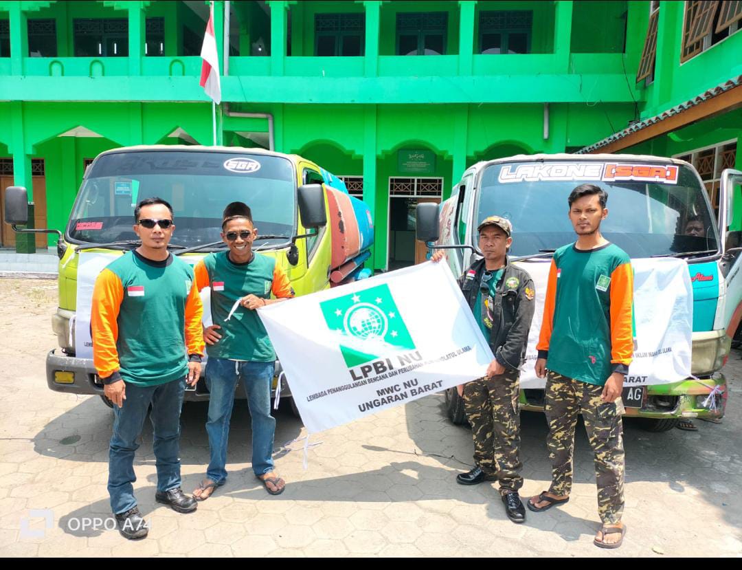uwiewin's tweet photo. LPBINU Kab. Semarang berbagi air bersih dengan saudara saudara yang mengalami kekeringan di kabupaten Semarang
@Ubaidullah_Sdq 
@muzamilmahmud 
@pwlpbinujateng 
@nucarelazisnu 
@acehasan76 
@BPBD_KAB_SMG https://t.co/CLFScJ9haG