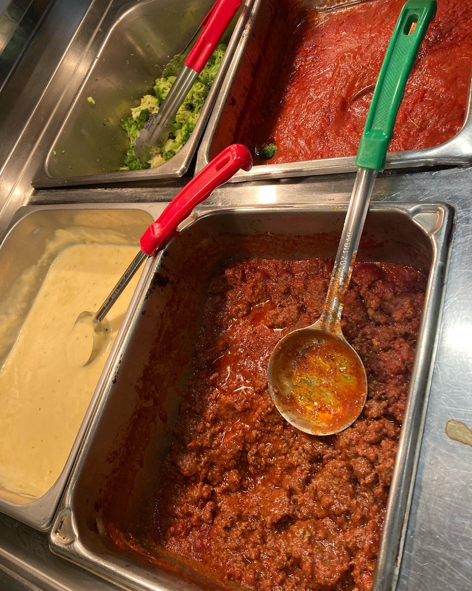How do we make enough pasta to feed 50 students at once? 🍝

We use our tilt skillet!

All 13 of our kitchens have industrial kitchen equipment, allowing us to produce high quantities of food at once to feed our students

#schoollunch #scratchcooking #NSLW23 #batchcooking #cambma