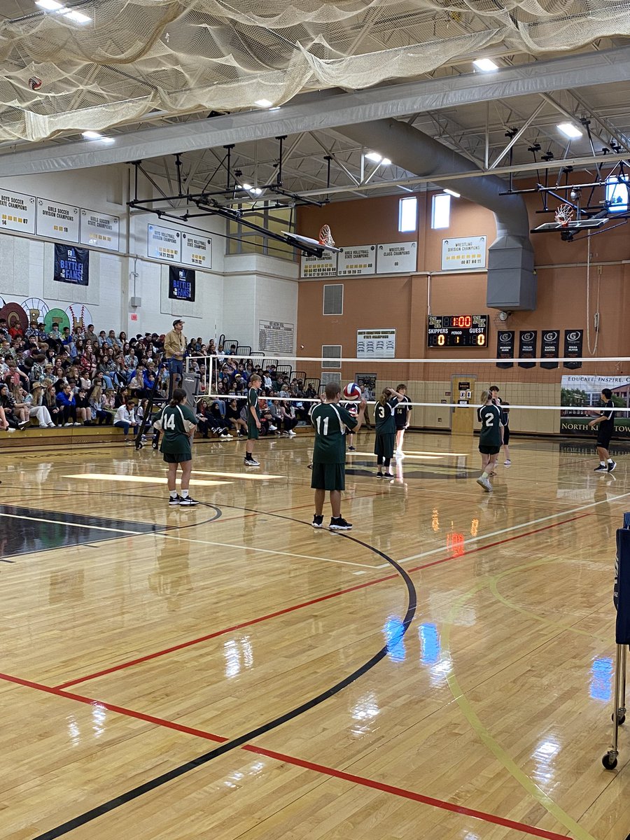 Spirit week rolls on in front of a packed gym this morning at N.K for Unified Volleyball! Let’s Go! 💪🏻🏐 @CharihoRegional @CharihoBoosters @GinaPicard @kcalise12 @Andrea_Spas