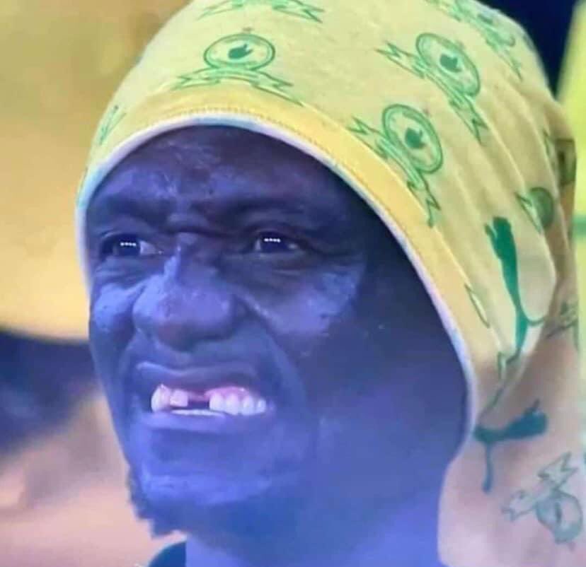 TourBzin's tweet photo. “Uthi usadinwe ukuthi, ubefonelwe ubaba wengane kuvele kufone omunye futhi ubaba wengane” https://t.co/2Wf9RbWphD