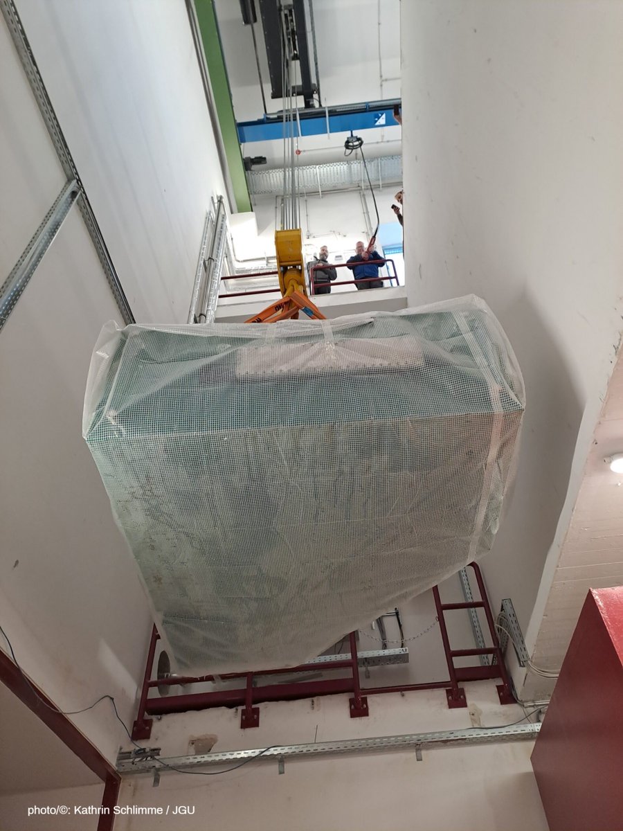 uni_mainz_eng's tweet image. Powerful magnets for MAGIX: Core components for the upcoming MESA experiment MAGIX have arrived in Mainz press.uni-mainz.de/powerful-magne…  #ClusterOfExcellencePRISMA+ #ParticleAccelerator #physics #ParticlePhysics #DarkMatter #research