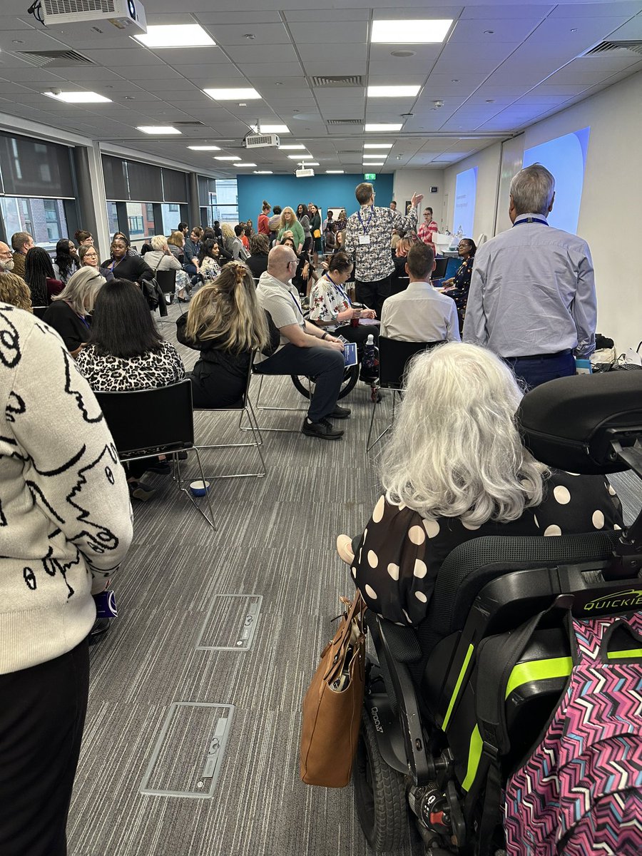 Belinda White (@peopleprinciple) on Twitter photo Room full of like minded, brilliantly focused #NHSEProviders sharing great <a href="/NHSE_Diversity/">Diversity & Inclusion</a> activities π Room full of like minded, brilliantly focused #NHSEProviders sharing great <a href="/NHSE_Diversity/">Diversity & Inclusion</a> activities π