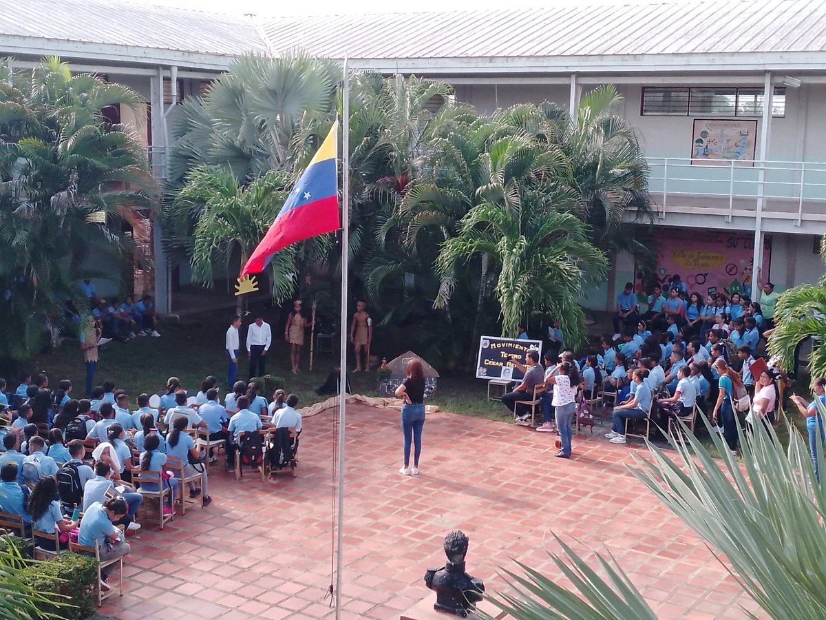 AmaricuAf's tweet photo. #11Oct23  #LBHugoChávezFrias Juramentación del Movimiento Cesar Rengifo. Asi Festejamos con nuestros jóvenes entonando el Himno Nacional en Warao y obra de wteatro enmarcada en el 12 Octubre, día de la resistencia indígena #SomosFundabit #Zaraza https://t.co/Xf7UFGtKC6