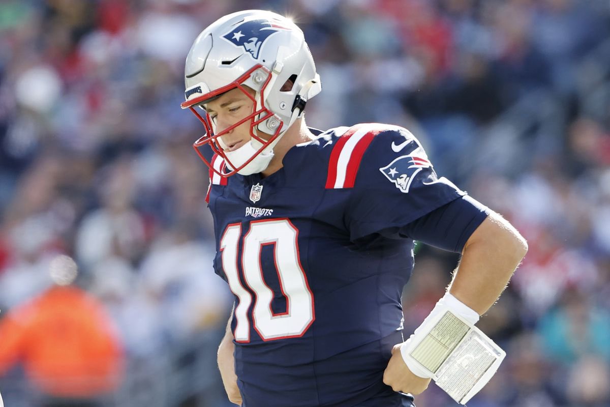 SleeperNFL's tweet photo. Patriots HC Bill Belichick was asked if Mac Jones is still the team's starting QB this week: "Yeah, we're not making any changes”, per @RapSheet https://t.co/HIoIX7EL12
