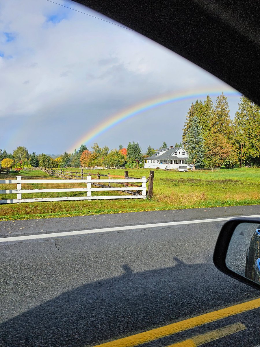 aa_nderson's tweet photo. saw a rainbow yesterday that was so pristine it actually made me a little suspicious https://t.co/jH4D9LRBj0