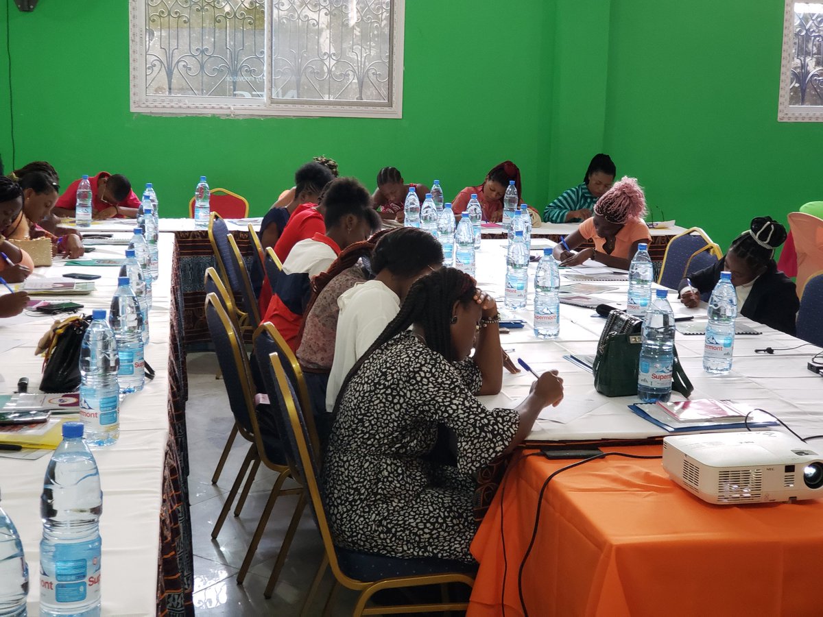 EnoAmbo's tweet photo. With the vision to strengthen the #CSEschoolteaching project this year, @hovuca1 with support from @UNFPACameroon empowered 2️⃣4️⃣ #AGYW with #CSEknowledge during a #PeerEducation training program, and also built their capacities to take this knowledge to their peers in schools . https://t.co/djAgUkXsVr