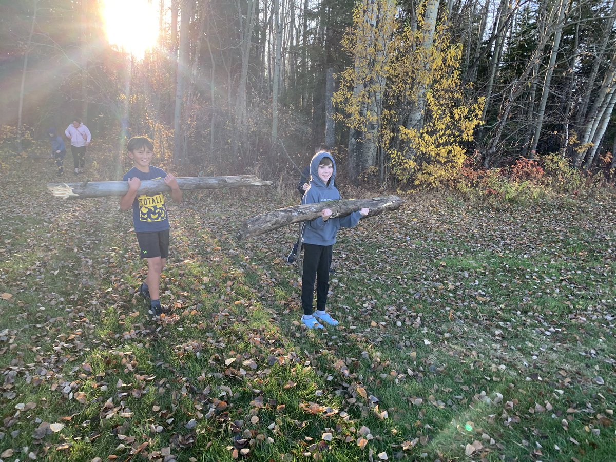 St.Gabe’s students enjoyed using their imagination after reading “It’s not a stick.” Teepees, swords, fishing rods and “canes for middle aged tired people” were some of the creations! 😂 <a href="/FMCSD/">FMCSD</a> #WeAreFMCsD <a href="/APPLESchools/">APPLE Schools</a> <a href="/GermainGerarda/">Gerarda Germain</a>
