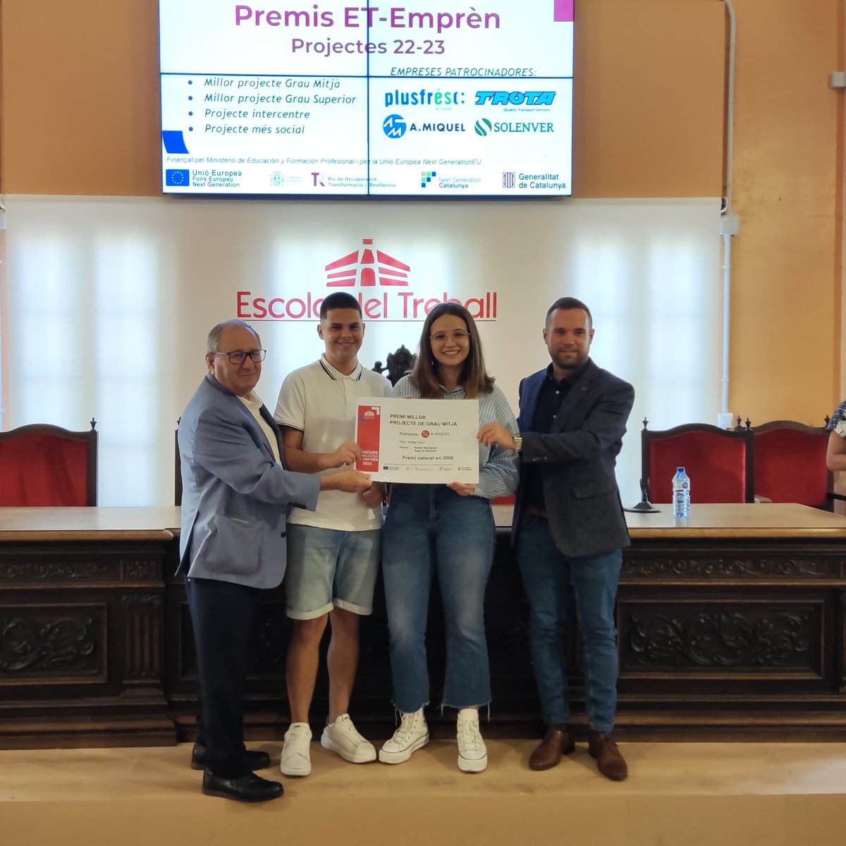 En el marc de l’acte d’avui, agrair la col·laboració de Tallers <a href="/amiquellinde/">A. Miquel</a> pel patrocini del premi al millor projecte de Cicles Formatius de Grau Mitjà de l’<a href="/etlleida/">Escola del Treball</a>. Gràcies pel vostre compromís amb la formació professional. #HolaFutur #FPLleida