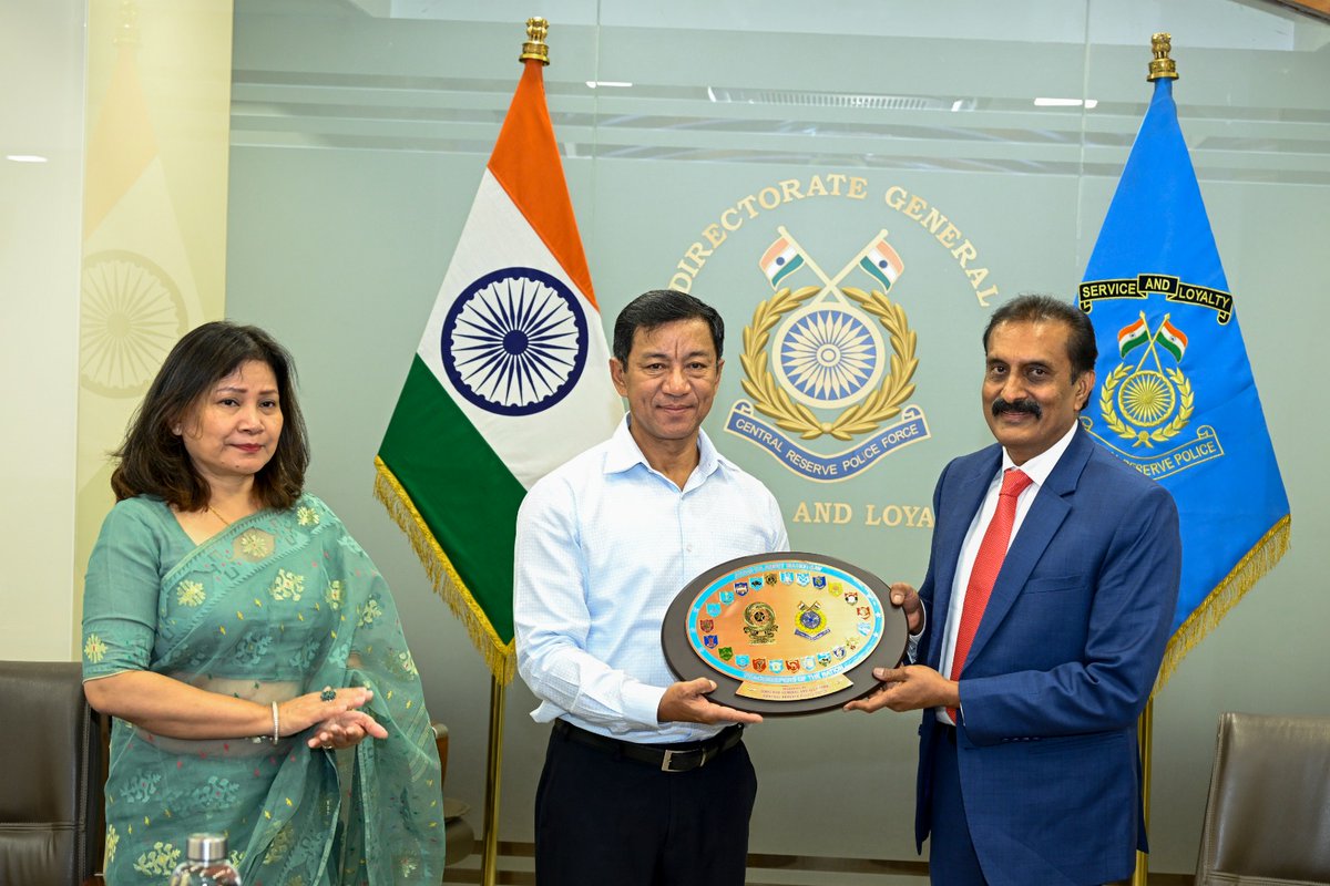 cwacrpf's tweet photo. An MoU was signed today between #CWA &amp; the CSR Educational Trust in the august presence of Dr. Sujoy Lal Thaosen, DG #CRPF, &amp; Ajita Thaosen, President CWA. The agreement provides 10 free seats to the wards of CRPF personnel, along with a 40% concession in fees for other students. https://t.co/O3PpdJCIQW