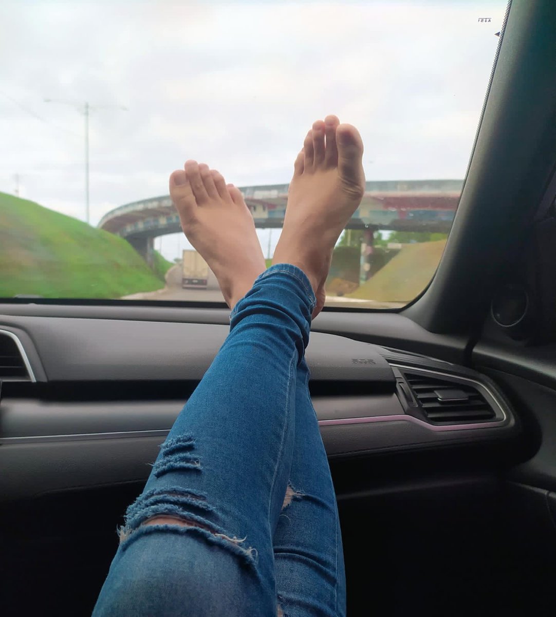 _mundopodo's tweet photo. Bom dia Podolovers começar a
quarta com a divulgação da
@DyleModel 🤌🏾👣😋 confere lá
#quarta #Wednesday #mercoledì
#среда #Mittwoch #miércoles
#podosp #pododivulga #feet
#goddess #soles #podo #feetfetish #domme #nails #mood #mundopodo https://t.co/Z0kADyNxmJ