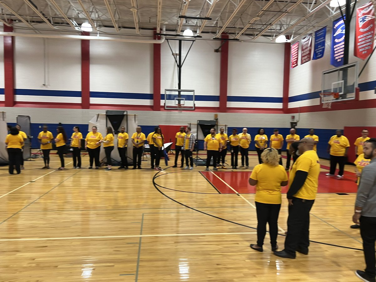 ReginalMitchell's tweet photo. Welcome to the BEST Staff in the District, State, & Nation! @ThorntonCFISD
#TTEAM
(Thornton Teachers Educate All Minds!) #WEARECFISD #WEAREONE @BecherMary @Kidzmartz @brodriguez1225 @FelixKirk13 @JenSeams @ed_jmarie @SarahHarty3 @CyFairISD https://t.co/tpVRRQWriZ