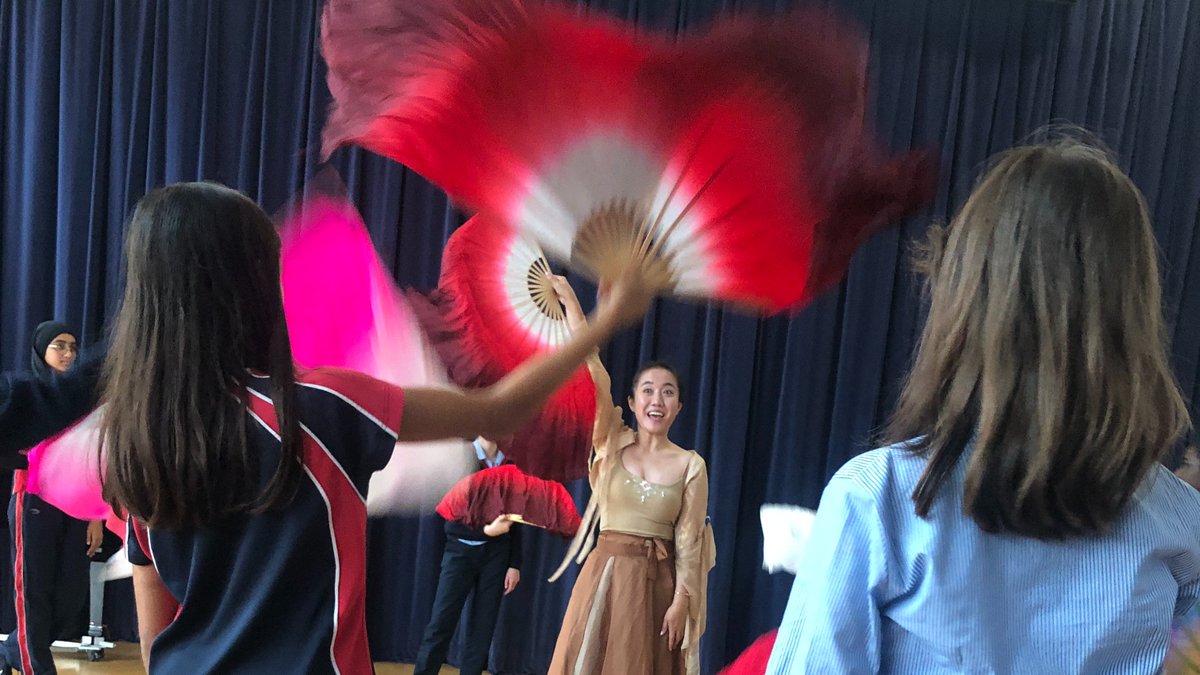nhehs's tweet photo. Today Chinese Day continues our Week of Languages celebrations with tai'chi at morning break and an afternoon workshop with traditional Chinese waterfall sleeve, fan and ribbon dances. #WeekofLanguages #NHEHSMFL #MFL https://t.co/90sjiD8eTl