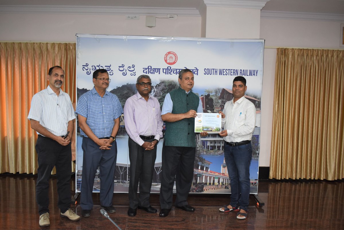 #SwachhtaPakhwara , a fortnight-long drive programme was launched by SWR on 16.09.2023. Several swachhata activities were undertaken across the zone. General Manager Shri Sanjeev Kishore distributed certificates to the teams who has showcased outstanding performance (1/2)