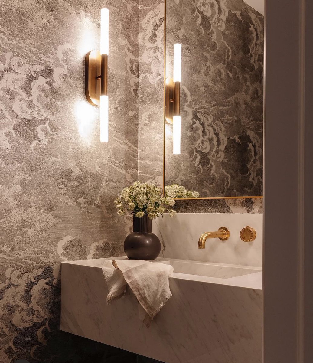 MimosaKB's tweet image. #powderroom #design of the #week by @karinkolbinteriors 💫  #Construction #WashingtonDC