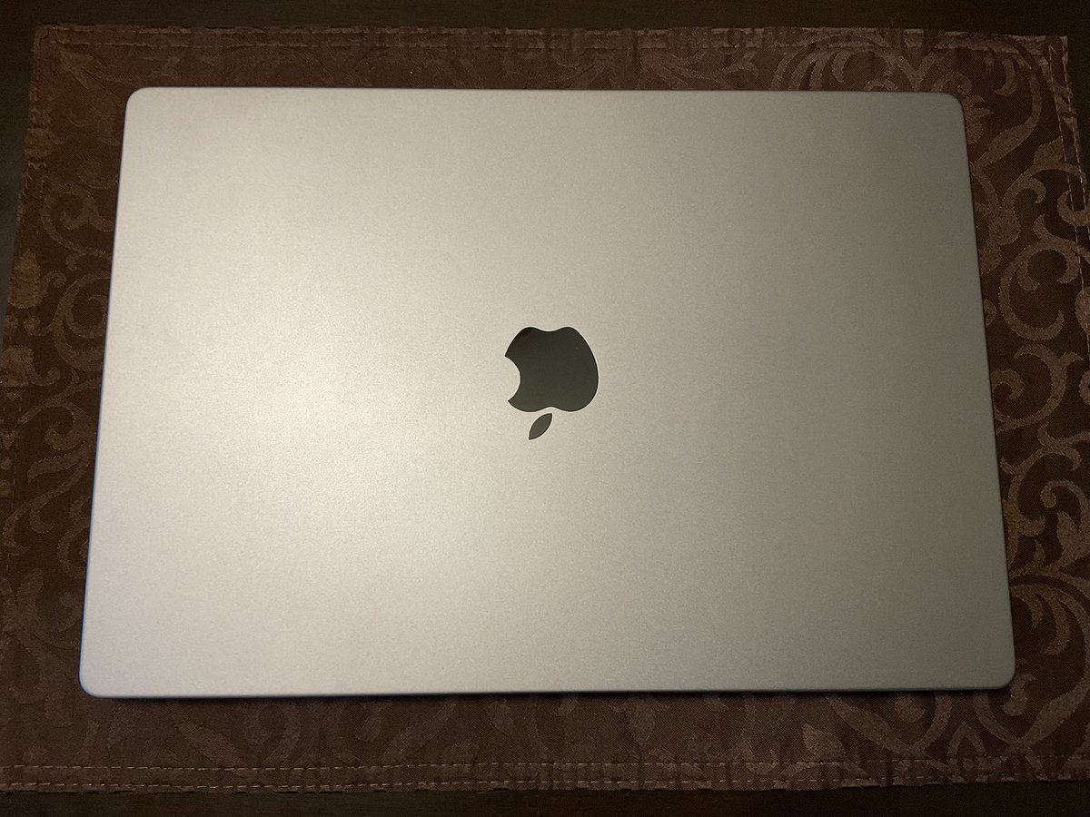 January70's tweet image. 合宿に参加する気満々でPC買った❣️
大丈夫か？私😂
#MacBookPro16