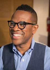 The community photographic project, “Family Pictures Syracuse,” will paint a community portrait featuring families who have long been neglected in the public memory. Families can share photos and record their stories to create a living photo archive!
📷 go.syr.edu/comms/Familypi…