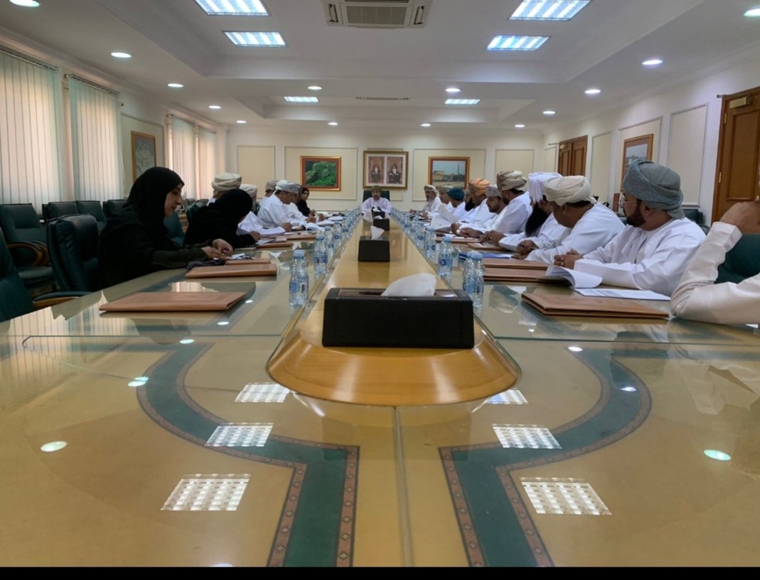 cbioman's tweet photo. حضر فريق من دائرة المبادرات المجتمعية والصحية إجتماع لجنة مدينة نزوى الصحية برئاسة سعادة الشيخ صالح الربيعي والي نزوى 
تم استعراض التقدم في خطط المدينة الصحية و التطرق الى سير المبادرات المختلفة وطرق دعمها و منها المدن الصديقة لكبار السن. https://t.co/sBjel9SMRE