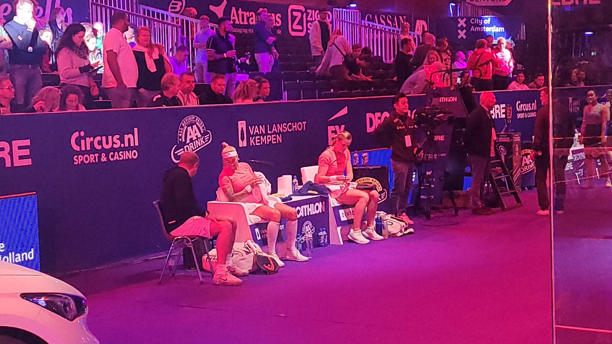 ExpatEvents's tweet image. Jammer dat het niet wordt uitgezonden #wptamsterdam op @ZiggoSport. Dutch Ladies staan 3-4  tweede set. Vamos