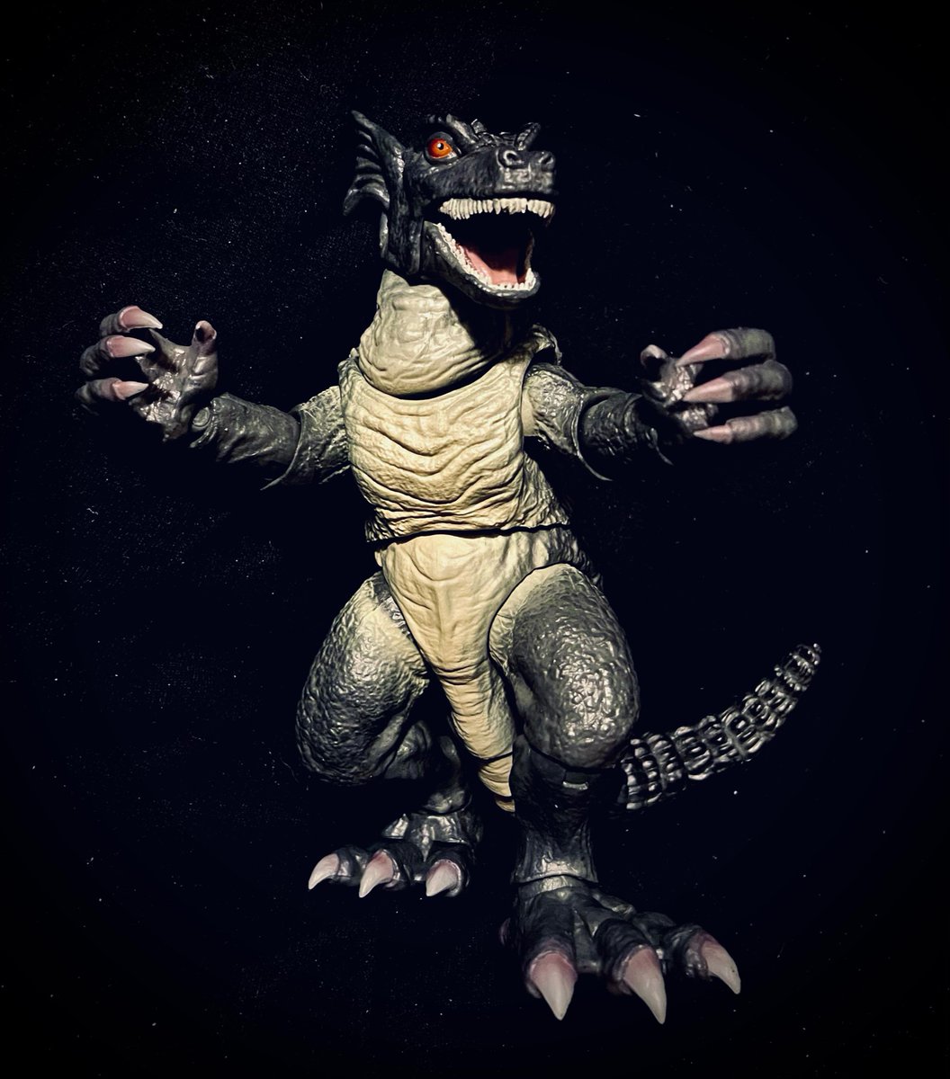 GORGO’S IN THE HOUSE! I couldn’t be more grateful to (and happy for) @Titanicreations for tackling this incredible project, and the results speak for themselves. From the packaging and accessories to Gorgo herself, it all came together perfectly. What a truly fantastic figure!