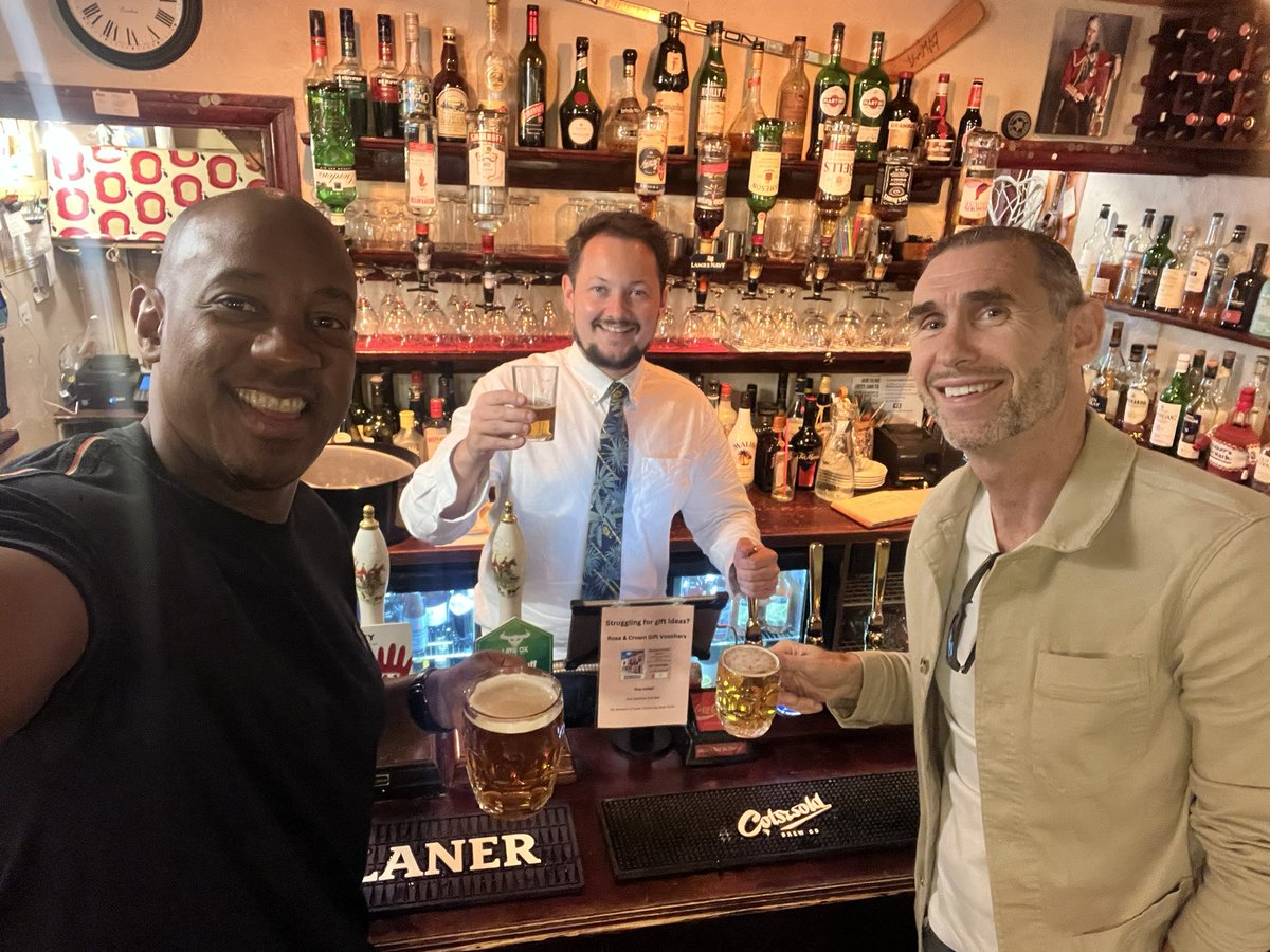Out with MK <a href="/martinkeown5/">Martin Keown</a> at his local in Oxford <a href="/RoseandcrownPH/">Rose & Crown, Oxford</a> 🍻🍻 The Real Ale is OUTRAGEOUS!