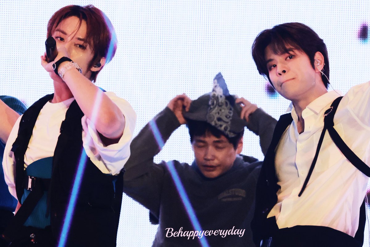 sakisakitt's tweet photo. 231010 tma
~🐰🐶

#2min #StrayKids #스트레이키즈  
#리노 #승민  #leeknow #seungmin https://t.co/4iHjt8DIvj