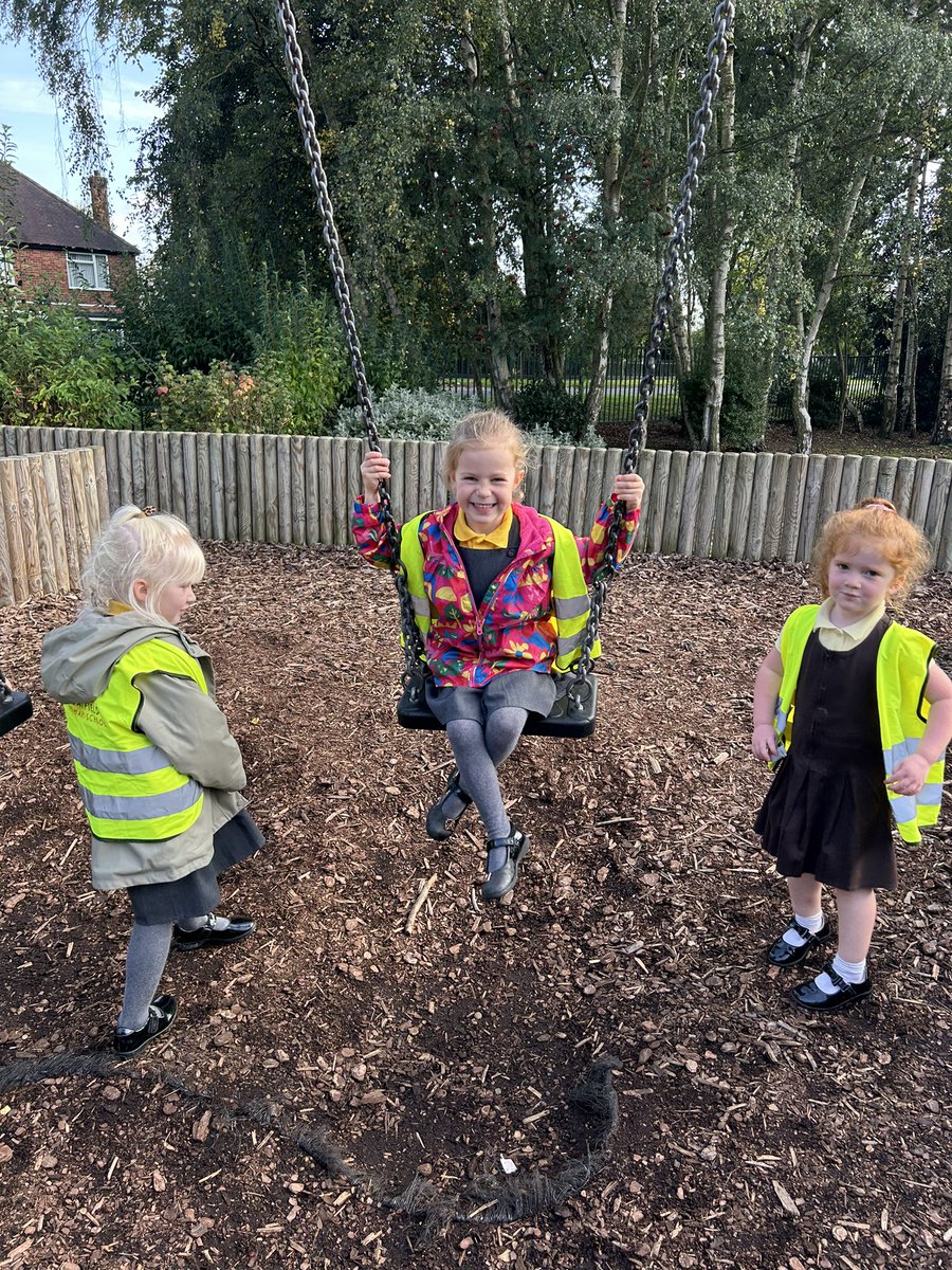 EastfieldPSHull's tweet image. FWK enjoyed their trip to the park this week, we have been learning all about our local community and found the shop, police station, gym and take away during our walk there! #epsgeography #epsFWK