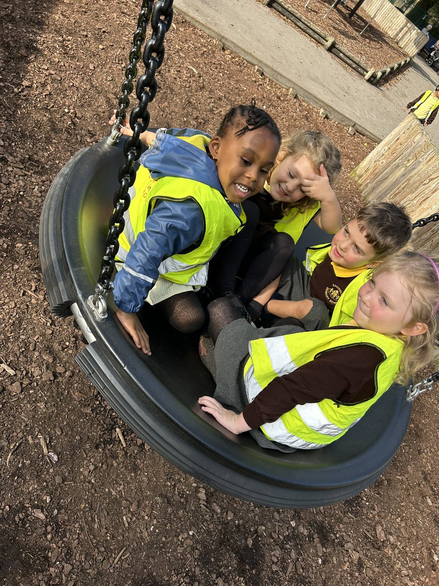 EastfieldPSHull's tweet image. FWK enjoyed their trip to the park this week, we have been learning all about our local community and found the shop, police station, gym and take away during our walk there! #epsgeography #epsFWK