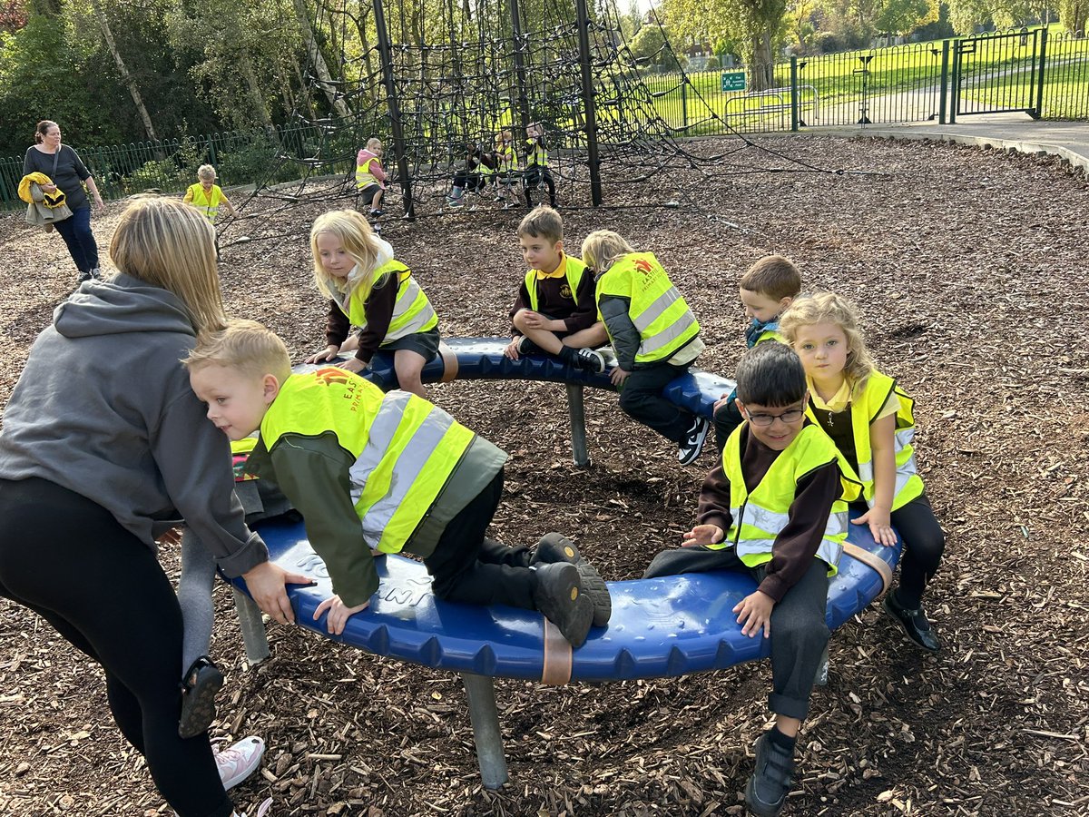 EastfieldPSHull's tweet image. FWK enjoyed their trip to the park this week, we have been learning all about our local community and found the shop, police station, gym and take away during our walk there! #epsgeography #epsFWK