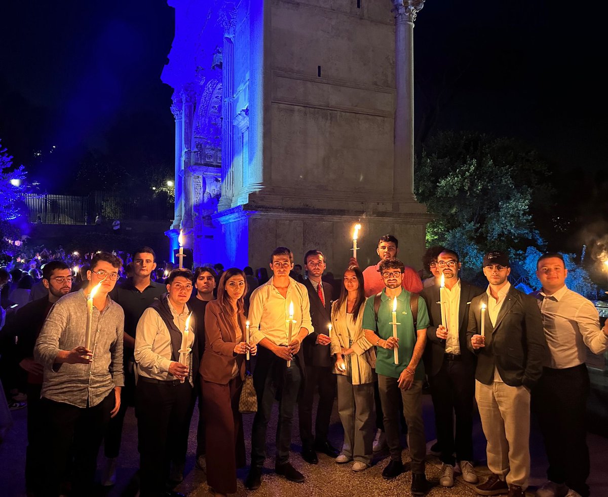 Presenti con <a href="/figiovaniroma/">Forza Italia Giovani Roma</a> alla fiaccolata di sostegno ad Israele, al suo popolo che ha il diritto di difendersi ed essere difeso dalle ingiustificate aggressioni terroristiche di cui siamo tutti drammaticamente spettatori. 🇮🇱