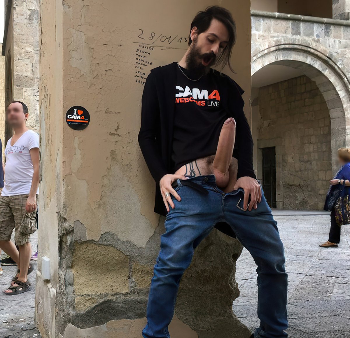 I Like it HUGE tweet media