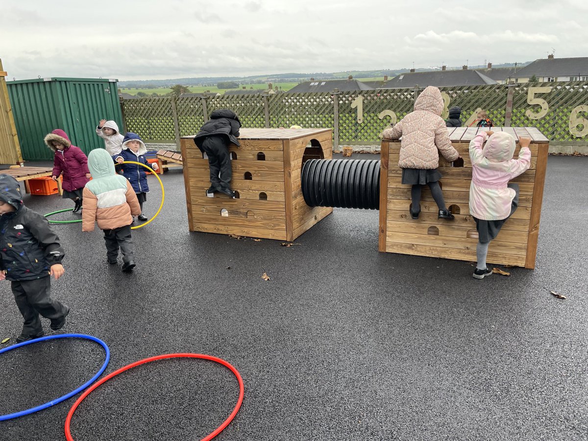 Building core strength and confidence on our new outdoor equipment. ⁦@HighbankSport⁩ ⁦@HighbankPrimary⁩ #sport #eyfs #outdoorprovision #outdoorlearning