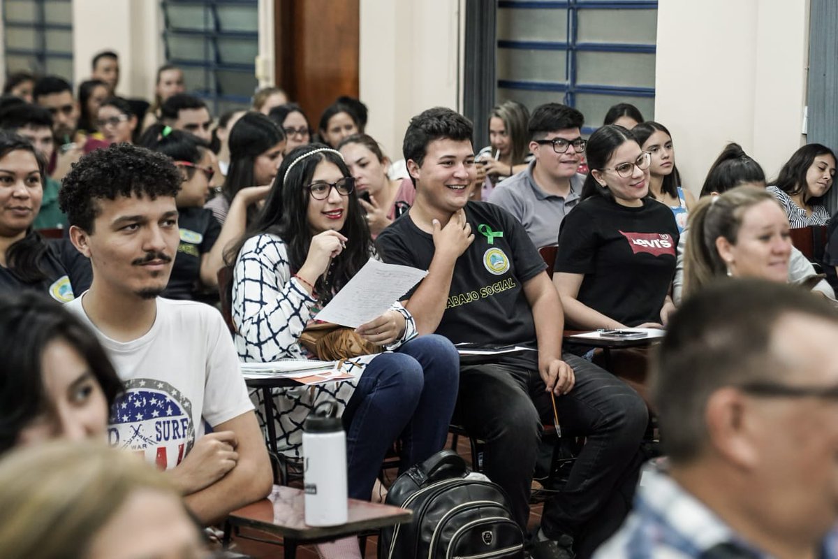 MuniEncarnacion's tweet photo. 🧡🙌🏻 La Secretaría de Prevención y Tratamiento de Adicciones de la Municipalidad de Encarnación desarrolló una charla a estudiantes de la Facultad de Humanidades de la @uni_itapua  en la carrera de Trabajo Social. https://t.co/EsgUqbZ298