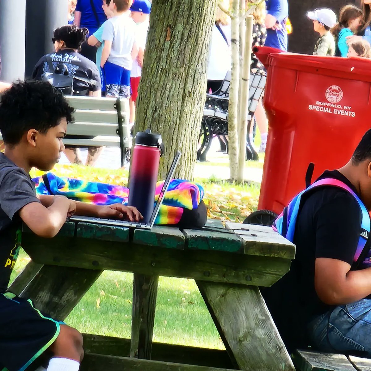 fatherhoodf1rst's tweet image. Some work, some exercise.

#fatherhood #fatherhoodfirst #fatherhood1first #sonship #urbanhikers #urbanhiking #cityasschool #worldasschool