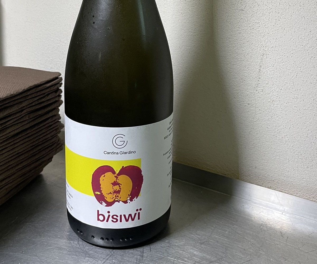 cronachedibirra's tweet photo. La #birra artigianale nel terreno del #vino naturale? È possibile, come dimostra la cena organizzata da #Avanvera durante #Eurhop 2023.
https://t.co/joDIM7bpc4 https://t.co/eowg6qrMNN