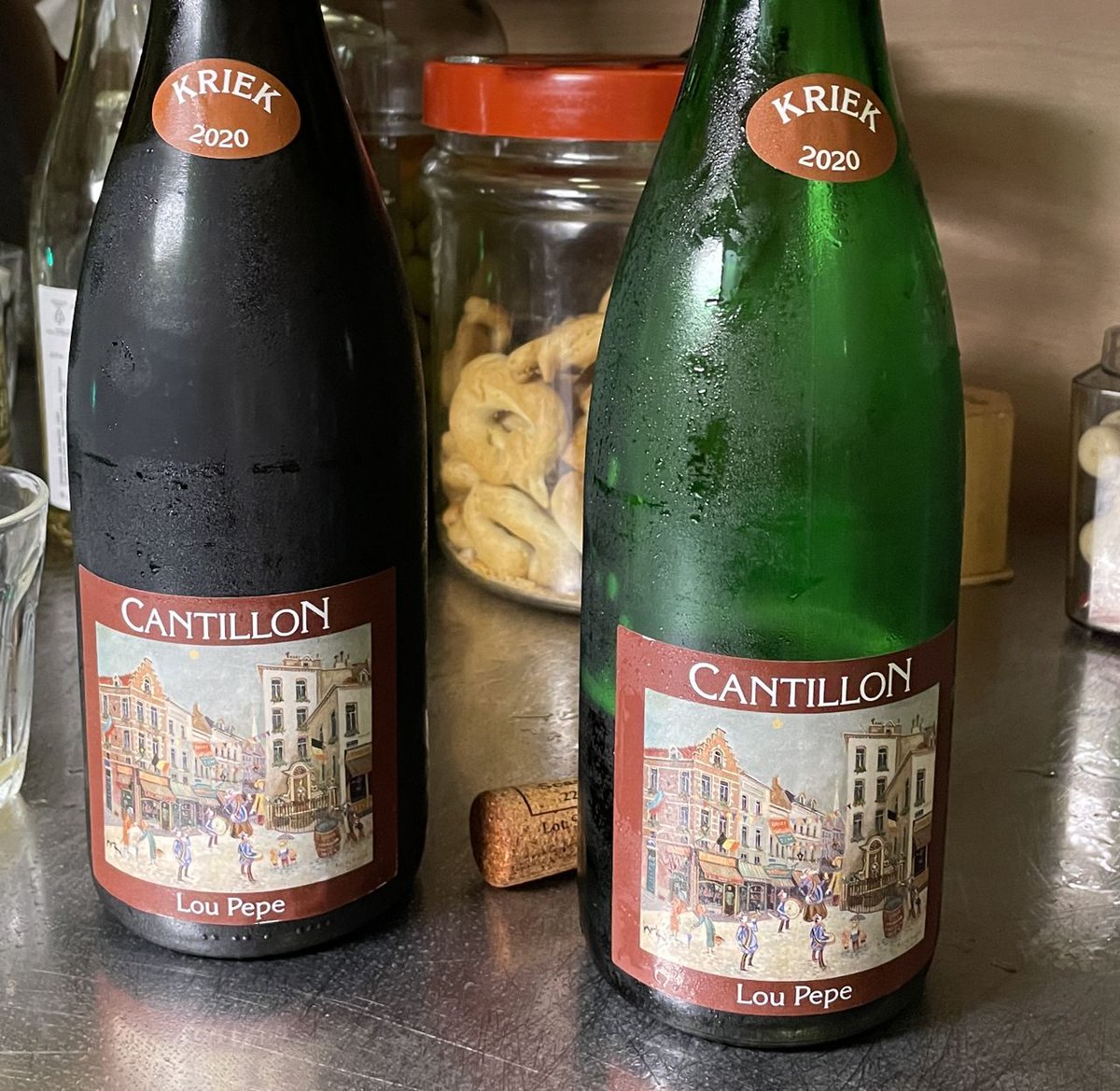 cronachedibirra's tweet photo. La #birra artigianale nel terreno del #vino naturale? È possibile, come dimostra la cena organizzata da #Avanvera durante #Eurhop 2023.
https://t.co/joDIM7bpc4 https://t.co/eowg6qrMNN