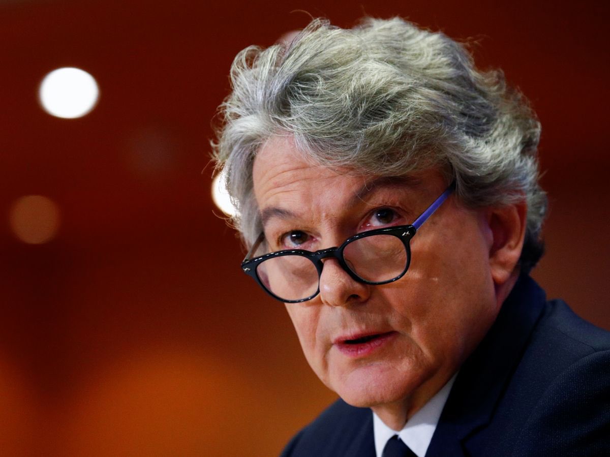 f_philippot's tweet photo. Excellent ! Elon #Musk est en train, en public sur son compte Twitter, de se payer Thierry #Breton comme jamais personne ne se l’était payé ! (Voir ⤵️)

➡️ Aux exigences de censure du Commissaire Breton, #Musk vient de répondre en effet : « Nous agissons au grand jour. Pas d'offres en coulisses.
Veuillez publier explicitement vos préoccupations sur cette plateforme. »

Cette saloperie d’UE, cette machine à censure, a trouvé bien plus fort qu’elle !
#BretonALaNiche #FrexitVite