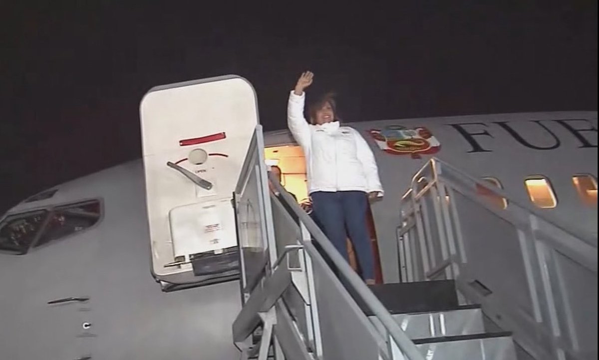 eloymarchan's tweet photo. Argentina, Chile, Brasil, Colombia y Uruguay son algunos de los países que han enviado un avión para repatriar a sus ciudadanos varados en Israel. 
¿Qué ha hecho Dina Boluarte? 
Tomar el avión presidencial, el único que puede cruzar el Atlántico, e irse hoy de tour a Europa. https://t.co/A1lN4sdUP3