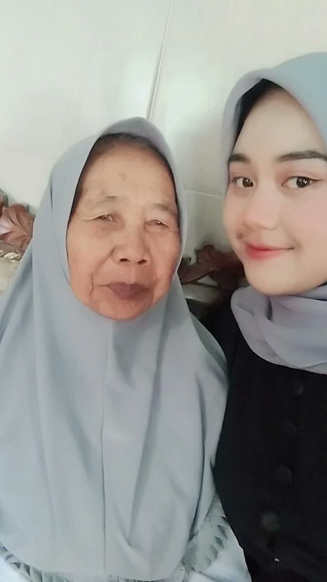 arifahdll's tweet photo. nenekku pahlawanku selalu ngasih duidd akuu
sehat sehat yaa besok gantian aku yg ngasihh🖤🖤🖤 https://t.co/LA74UlcsVe